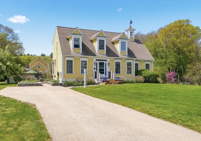 3rd image of 7 Old County Rd, Salisbury, MA 01952 | MLS# 73547372