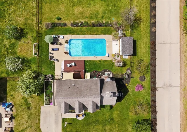 5th image of 7 Old County Rd, Salisbury, MA 01952 | MLS# 73547372