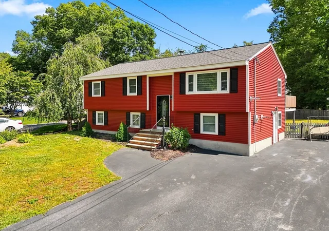 Photo 1 of Single family home for sale at 51 Broad Street, Billerica, MA 01821 | MLS# 73568998 | Listing updated on 2026-09-15