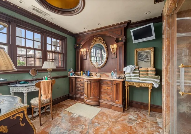 2nd image of 316 Beacon St, Boston, MA 02116