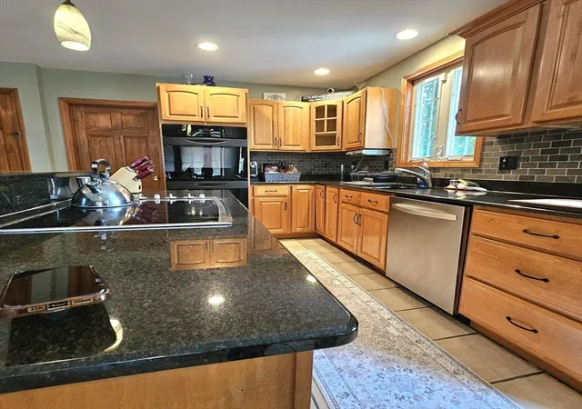 Photo 3 of Sale Pending at 25 Robbins Ave, Dracut, MA 01826 | MLS# 73552352 | Listing updated on 2026-09-04
