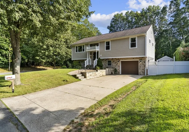 2nd image of 2 Cutter Ln, South Dartmouth, MA 02748 | MLS# 73565456