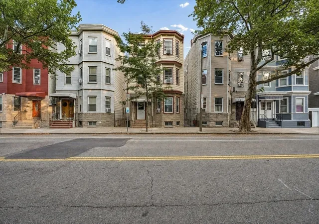 3rd image of 227 Chelsea St, East Boston, MA 02128 | MLS# 73565849
