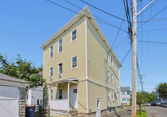 17th image of 65 Arlington St, New Bedford, MA 02745 | MLS# 73559568