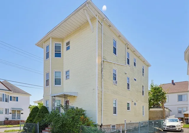 2nd image of 65 Arlington St, New Bedford, MA 02745 | MLS# 73559568