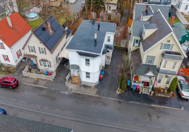 14th image of 70 Pleasant St, Lowell, MA 01852 | MLS# 73499253
