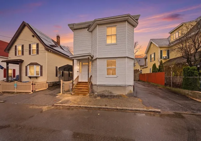 1st image of 70 Pleasant St, Lowell, MA 01852 | MLS# 73499253