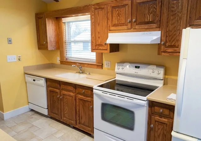 3rd image of 19 Rowland Street #1, Marblehead, MA 01945 | MLS# 73558861