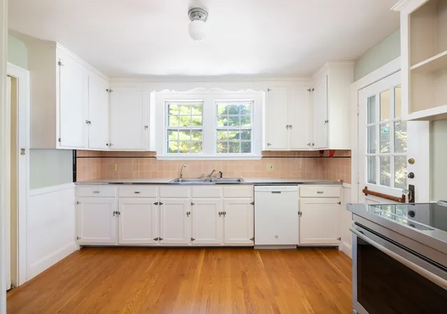 4th image of 59 Hinckley Rd, Waban, MA 02468 | MLS# 73556430