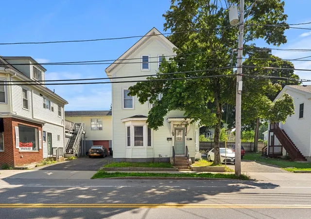 3rd image of 186 Washington Street, Gloucester, MA 01930 | MLS# 73564843