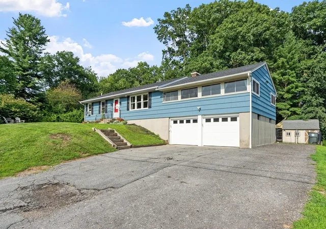 1st image of 132 Main St, Holden, MA 01520 | MLS# 73562461