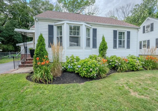 3rd image of 40 Oneida Ave, Brockton, MA 02301 | MLS# 73559224