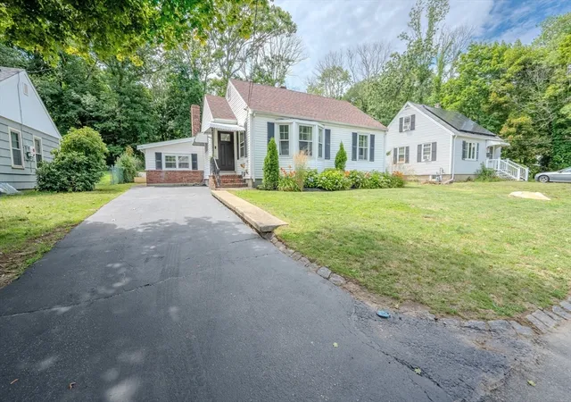 4th image of 40 Oneida Ave, Brockton, MA 02301 | MLS# 73559224