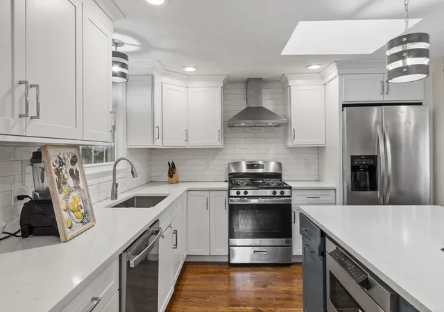 4th image of 25 Glenwood Rd, Tewksbury, MA 01876 | MLS# 73553102