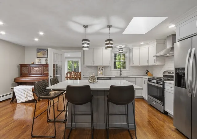 5th image of 25 Glenwood Rd, Tewksbury, MA 01876 | MLS# 73553102