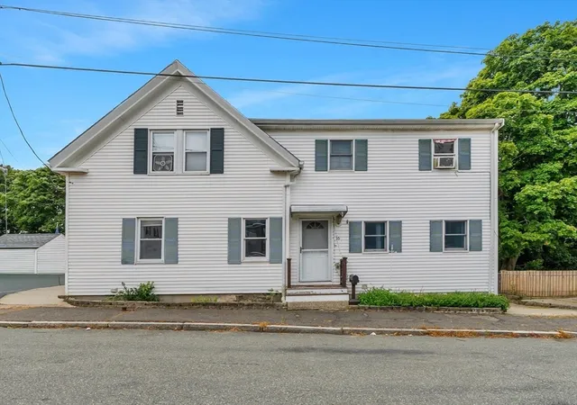 1st image of 16 South St, Salem, MA 01970 | MLS# 73567527