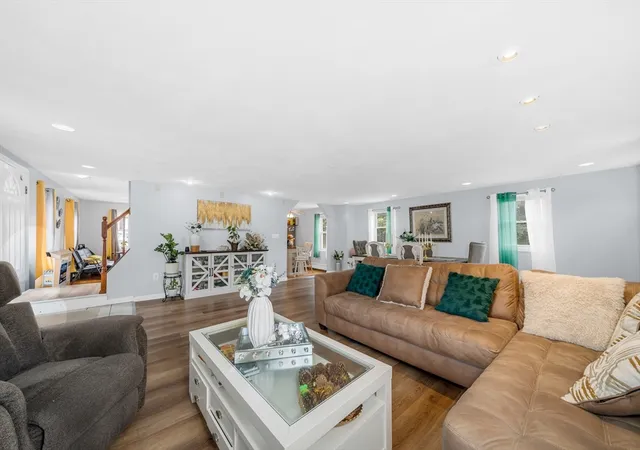 Photo 3 of Single family home for sale at 16 South St, Salem, MA 01970 | MLS# 73567527 | Listing updated on 2026-09-18