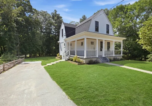 Photo 2 of Single family home for sale at 21 King St, Hanover, MA 02339 | MLS# 73560744 | Listing updated on 2026-09-24