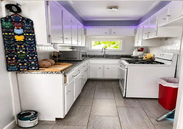Listing Photo 2 - Condo for sale in building located at 280 Ridge St, Fall River, MA 02721