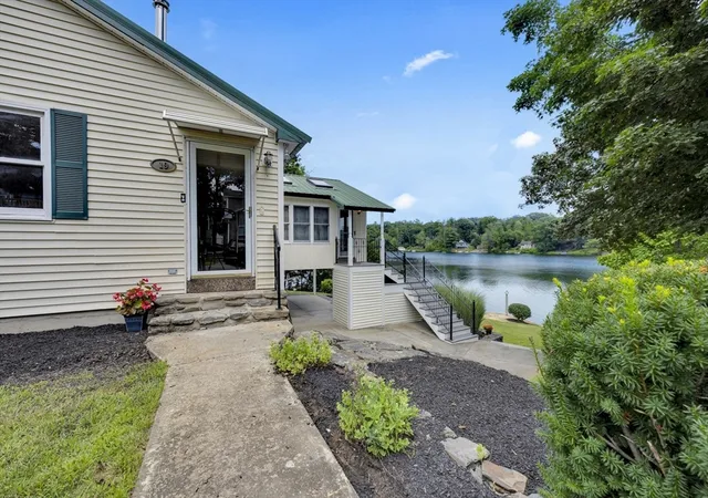 5th image of 19 Crocker Ave, Lunenburg, MA 01462 | MLS# 73560565