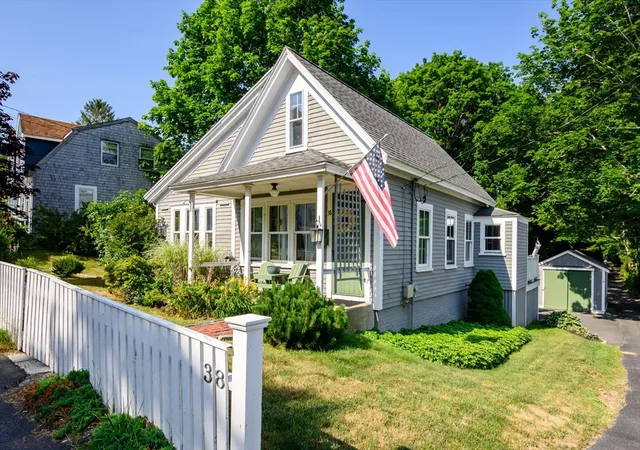 1st image of 38 Summer St, Kingston, MA 02364 | MLS# 73552639