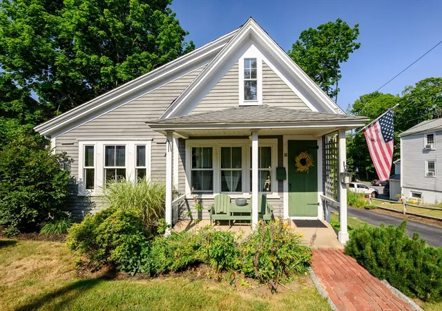 2nd image of 38 Summer St, Kingston, MA 02364 | MLS# 73552639