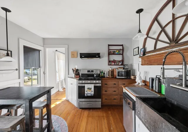 5th image of 38 Summer St, Kingston, MA 02364 | MLS# 73552639