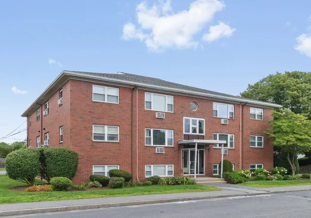 2nd image of 40 Whitman Road #B-2, Waltham, MA 02453 | MLS# 73562398