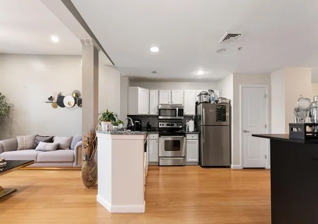 2nd image of 170 Oxford St, Lynn, MA 01901