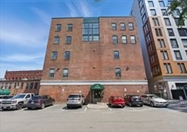 Homes for sale in Lynn, MA | 170 Oxford St #403, Lynn, MA 01901 | MLS# 73547591