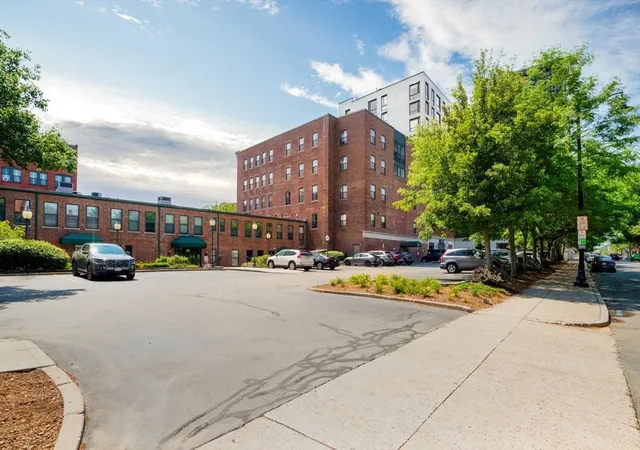 Homes for sale in Lynn, MA | 170 Oxford St #403, Lynn, MA 01901 | MLS# 73547591