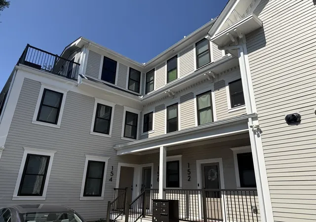 2nd image of 154 Summer St #154, Medford, MA 02155 | MLS# 73557954