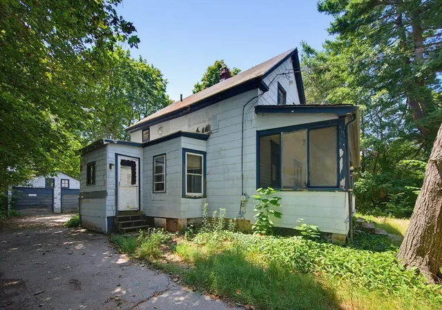 2nd image of 507 Taunton Ave, Seekonk, MA 02771 | MLS# 73555415
