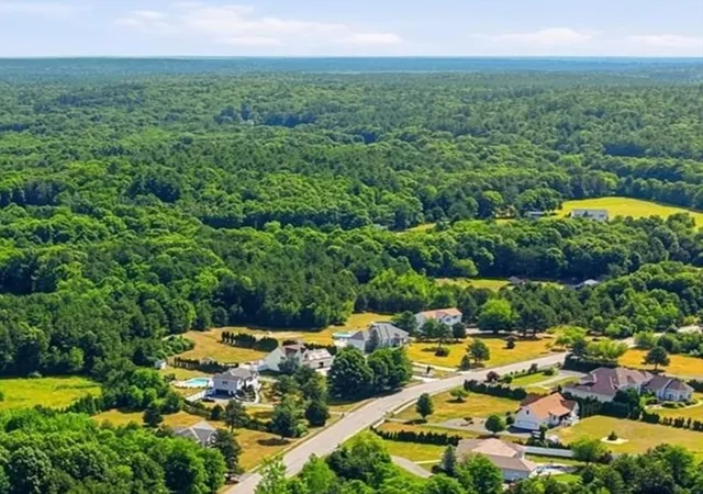 4th image of 24 Alexandra Dr, Assonet, MA 02702 | MLS# 73539552