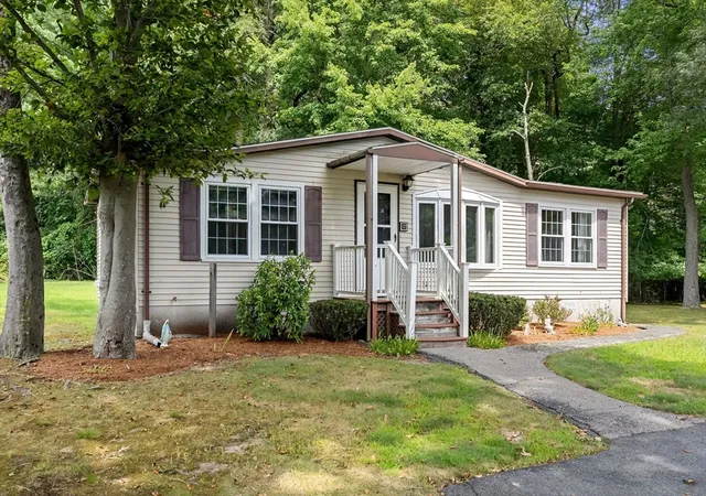 4th image of 6 Cyrpess Circle, Rockland, MA 02370 | MLS# 73567238