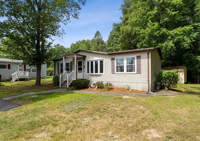 5th image of 6 Cyrpess Circle, Rockland, MA 02370 | MLS# 73567238