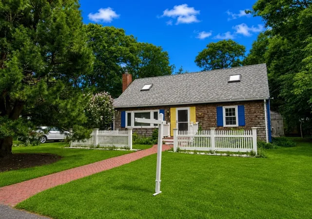 2nd image of 17 Cooper Rd, East Falmouth, MA 02536 | MLS# 73565626