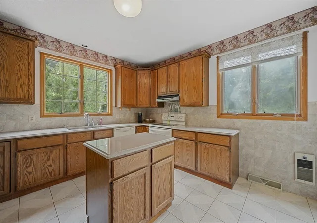 4th image of 245 Monson Rd, Wilbraham, MA 01095 | MLS# 73554000