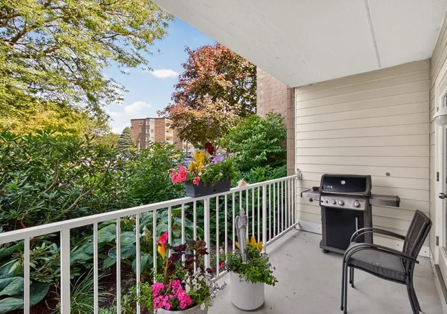 2nd image of 1 Belmont Rd #APT 315, West Harwich, MA 02671 | MLS# 73556638