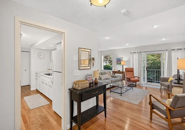 3rd image of 1 Belmont Rd #APT 315, West Harwich, MA 02671 | MLS# 73556638