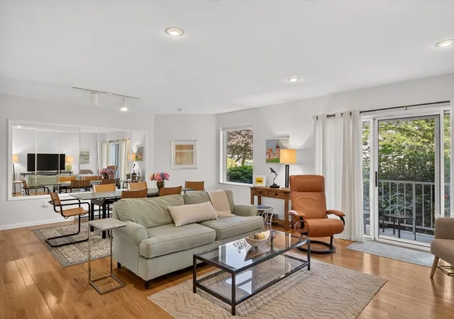 4th image of 1 Belmont Rd #APT 315, West Harwich, MA 02671 | MLS# 73556638