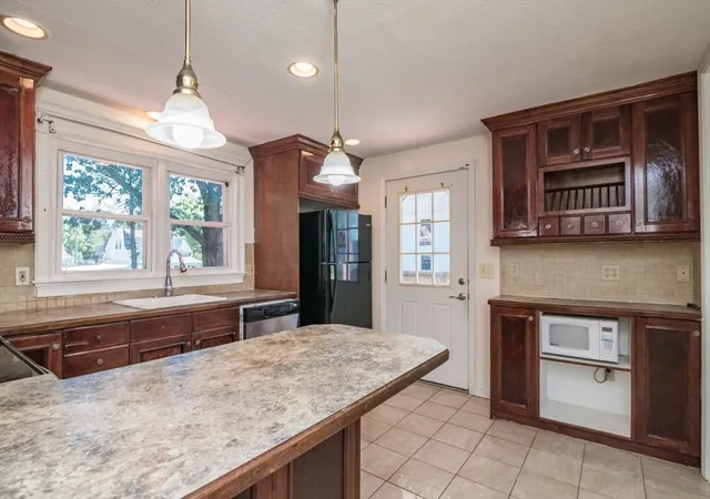 Homes for sale in Agawam, MA | 14 Bessbrook, Agawam, MA 01030 | MLS# 73547377