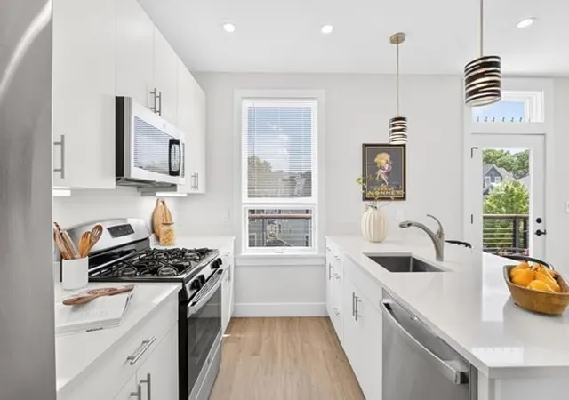 2nd image of 1246 Broadway #3, Somerville, MA 02144 | MLS# 73561020