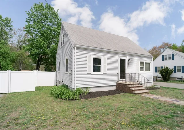 1st image of 367 Lynnfield St, Peabody, MA 01960 | MLS# 73558340