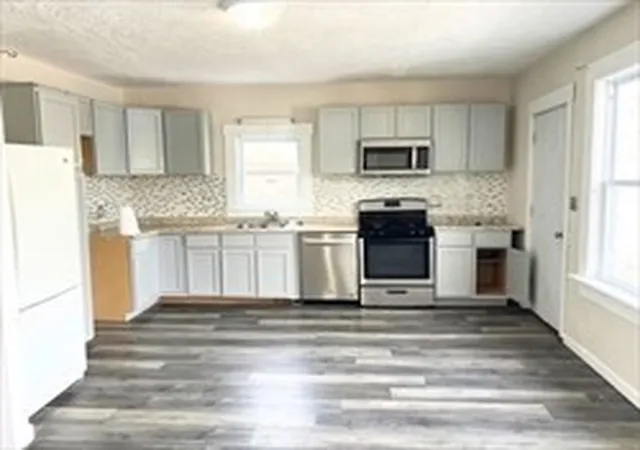 3rd image of 67-69 Loring St, Lowell, MA 01851 | MLS# 73469629