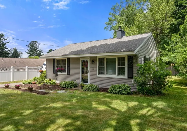 Homes for sale in Holden, MA | 30 Colonial Rd, Holden, MA 01520 | MLS# 73539983