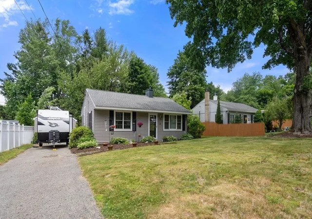 Homes for sale in Holden, MA | 30 Colonial Rd, Holden, MA 01520 | MLS# 73539983