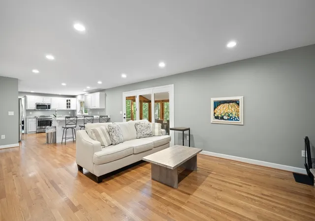 3rd image of 10 Fieldstone Way, Boxford, MA 01921 | MLS# 73538525