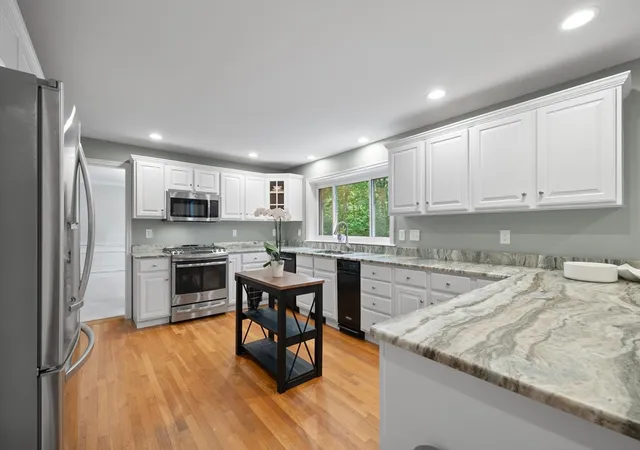 5th image of 10 Fieldstone Way, Boxford, MA 01921 | MLS# 73538525