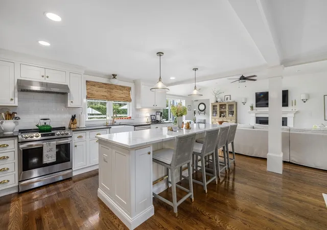 Photo 3 of Sale Pending at 129 Fieldwood Ave, Seekonk, MA 02771 | MLS# 73562574 | Listing updated on 2026-09-03